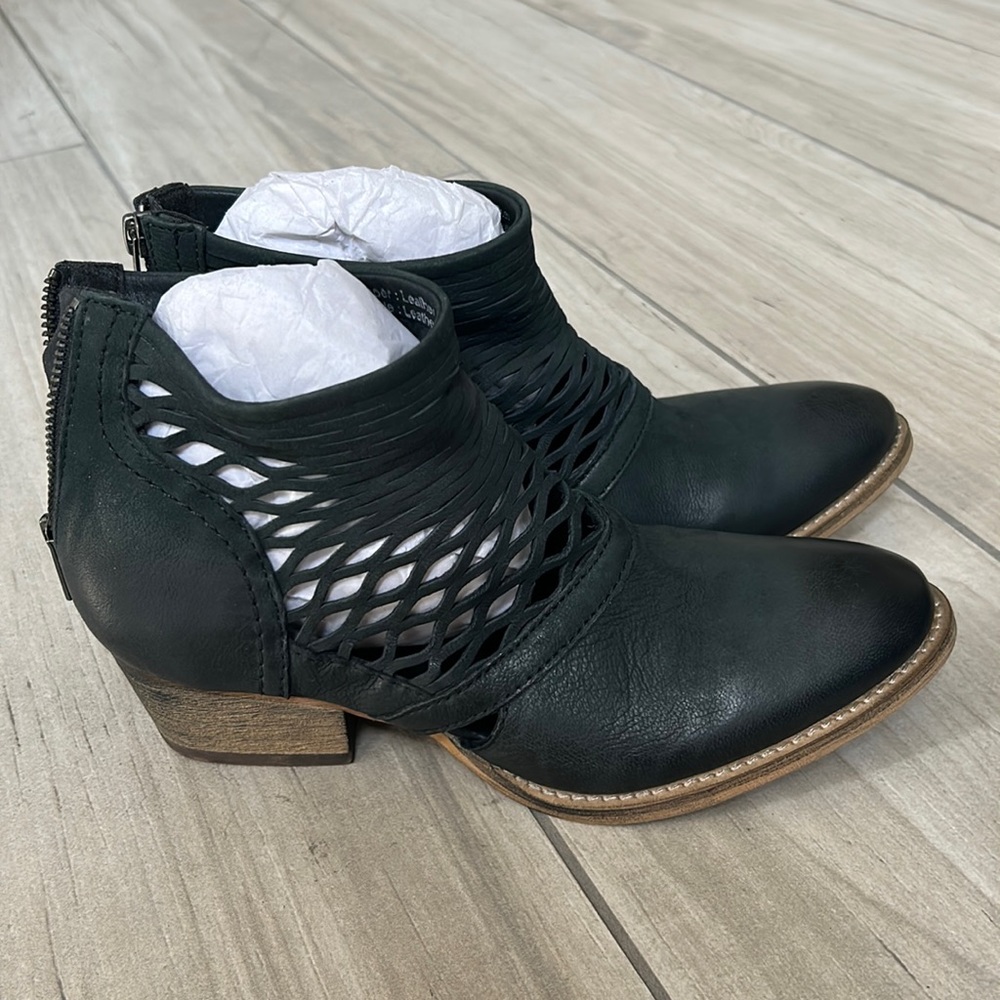 Solechild LA, booties, black, size 8.5